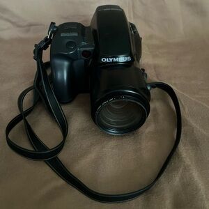 Olympus IS-1 35mm Camera ~ 35-135mm Zoom ED-High Resolution Lens